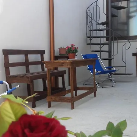 Giulicia Oda ve Kahvaltı